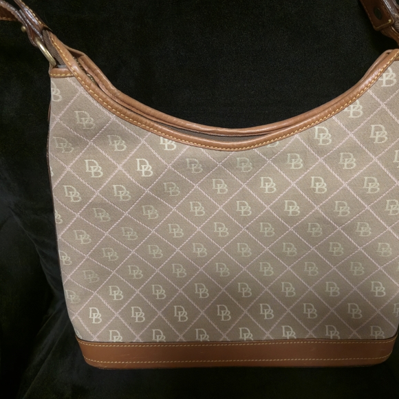 Dooney & Bourke Tan Shoulder Bag. Excellent condition. - Picture 2 of 6